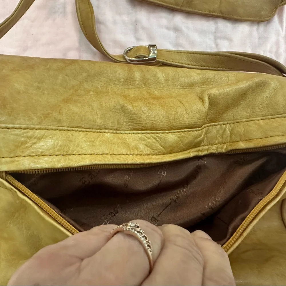 East West Elegant Tan Crossbody Bag - Picture 6 of 7